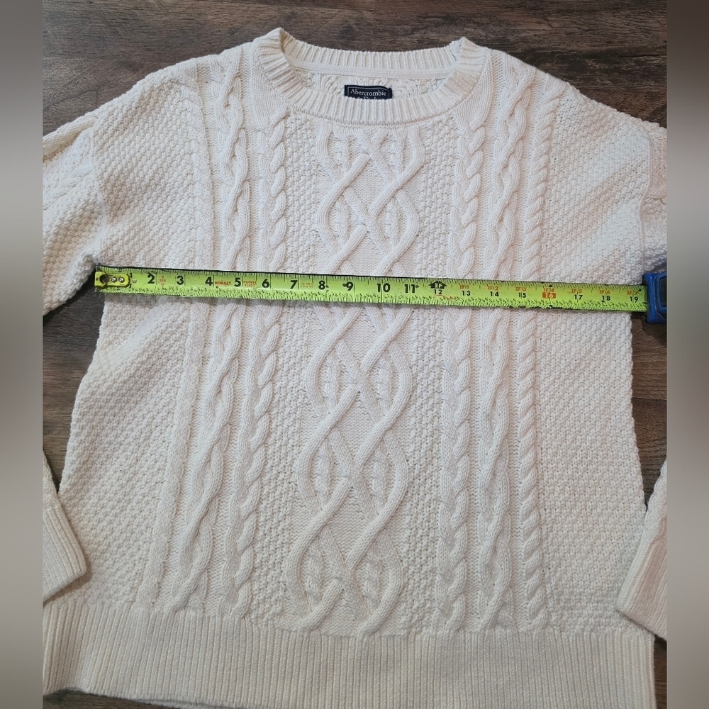 Abercrombie & Fitch Women's Ivory Cable Knit Sweater Size Medium - Picture 4 of 8